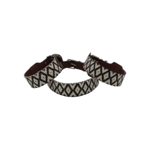 product foto van wit met zwart halsbanden